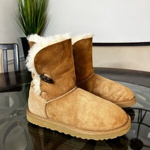 UGG Women's Bailey Button II
Winter Sheepskin Boot Women 7